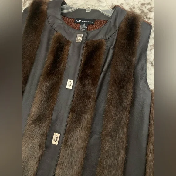 A.D. Originals Faux Fur / Real Leather Vest XL - Picture 3 of 6